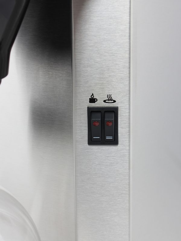Machine à café professionnelle automatique en acier inoxydable pour extraction d'espresso.