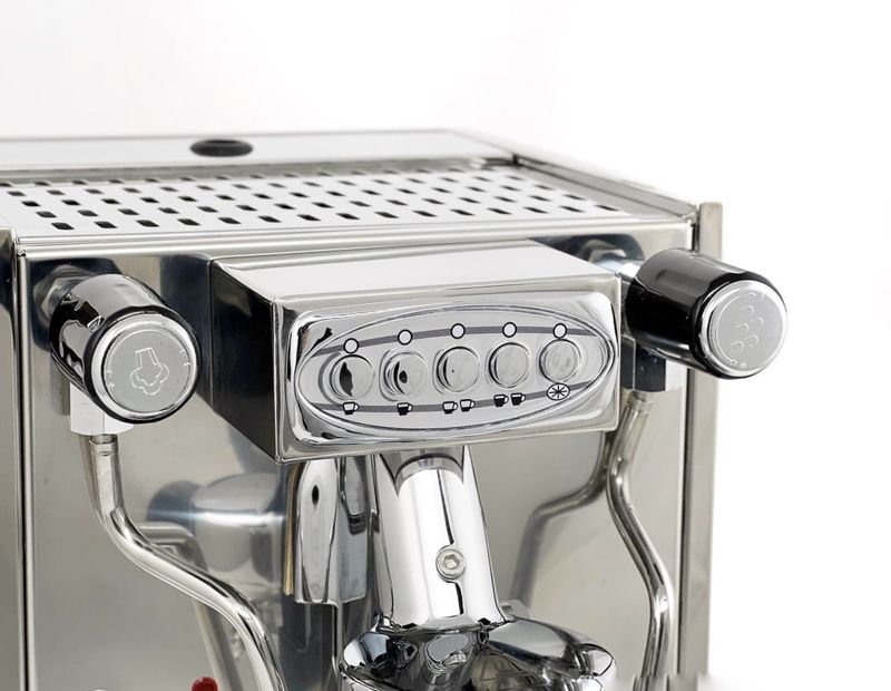 Machine à café automatique professionnelle en acier inoxydable avec panneau de commande électronique.