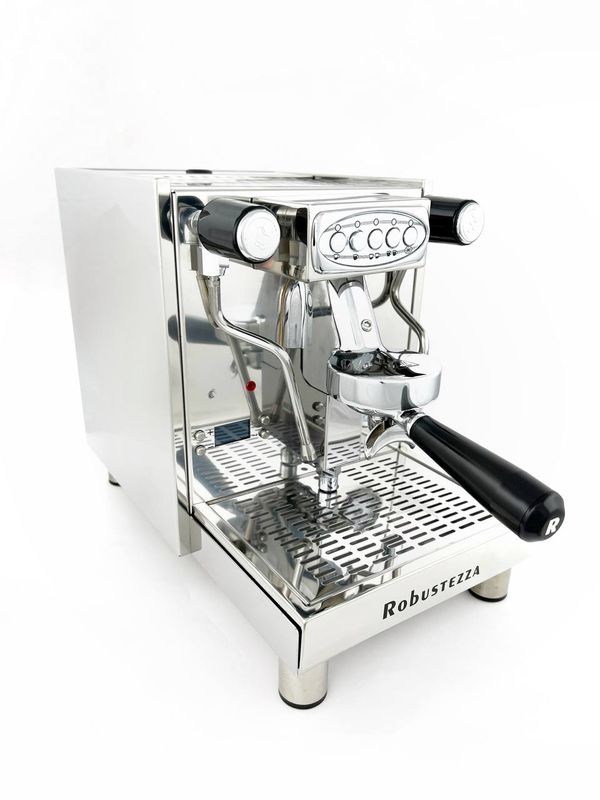 Machine à café automatique professionnelle en acier inoxydable avec panneau de commande électronique.